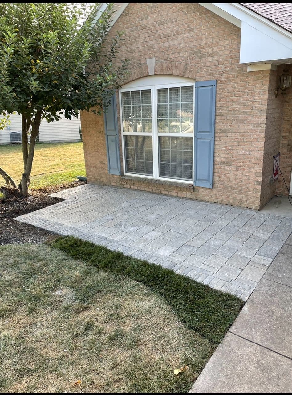 Gallery photos for Elegant Front Patio Installation in Troy OH: Image #1