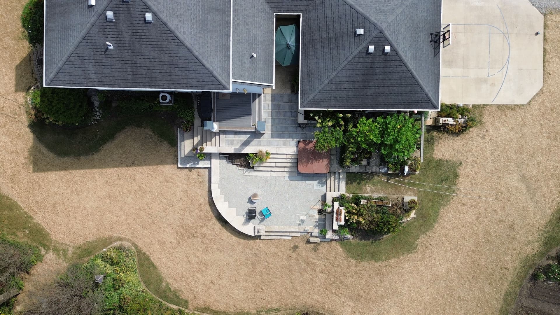 Multilevel Outdoor Oasis in Farmersville Ohio image