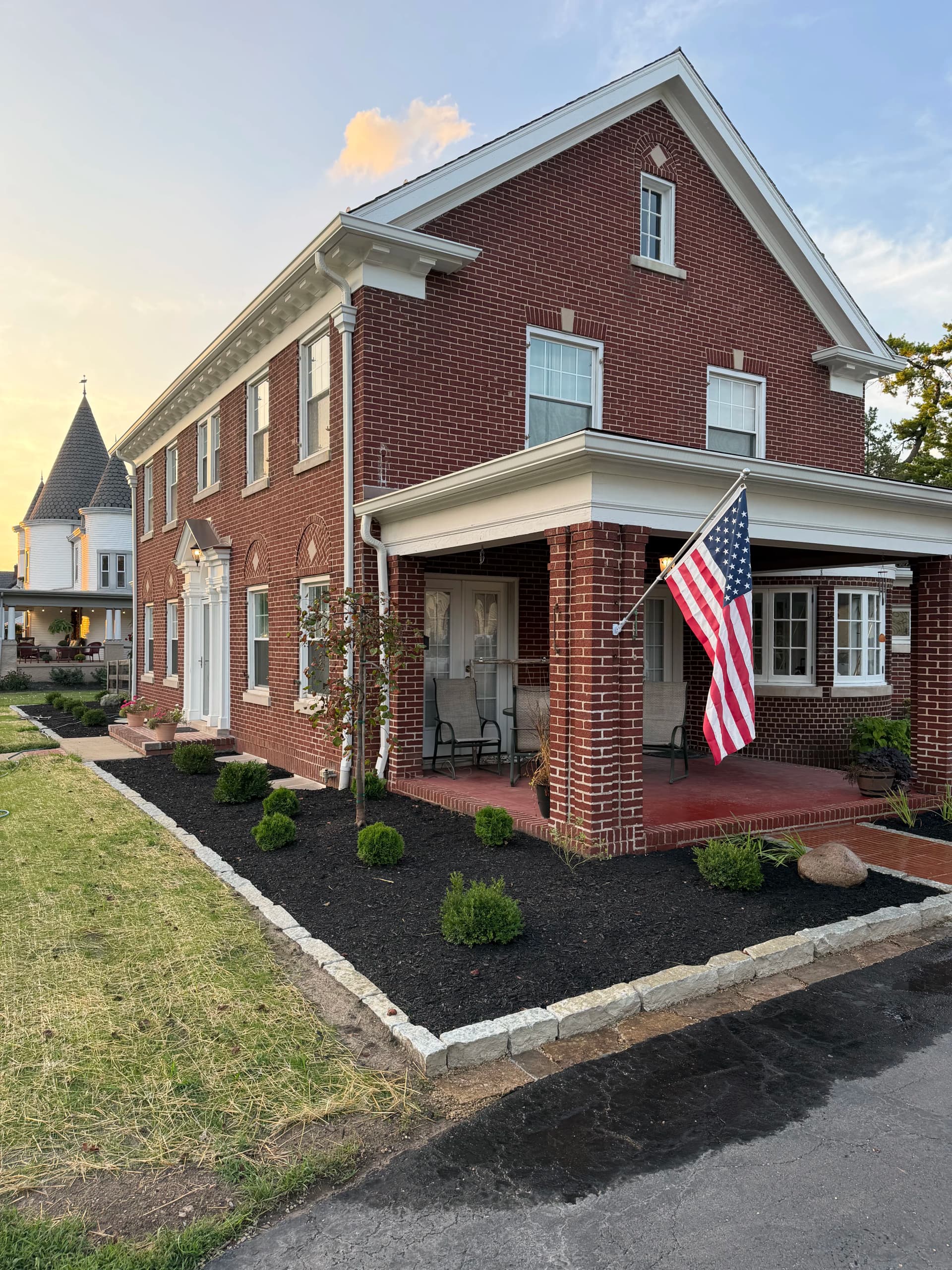 Gallery photos for Fresh Beds and Stone Edging for a Classic Franklin Home: Image #1
