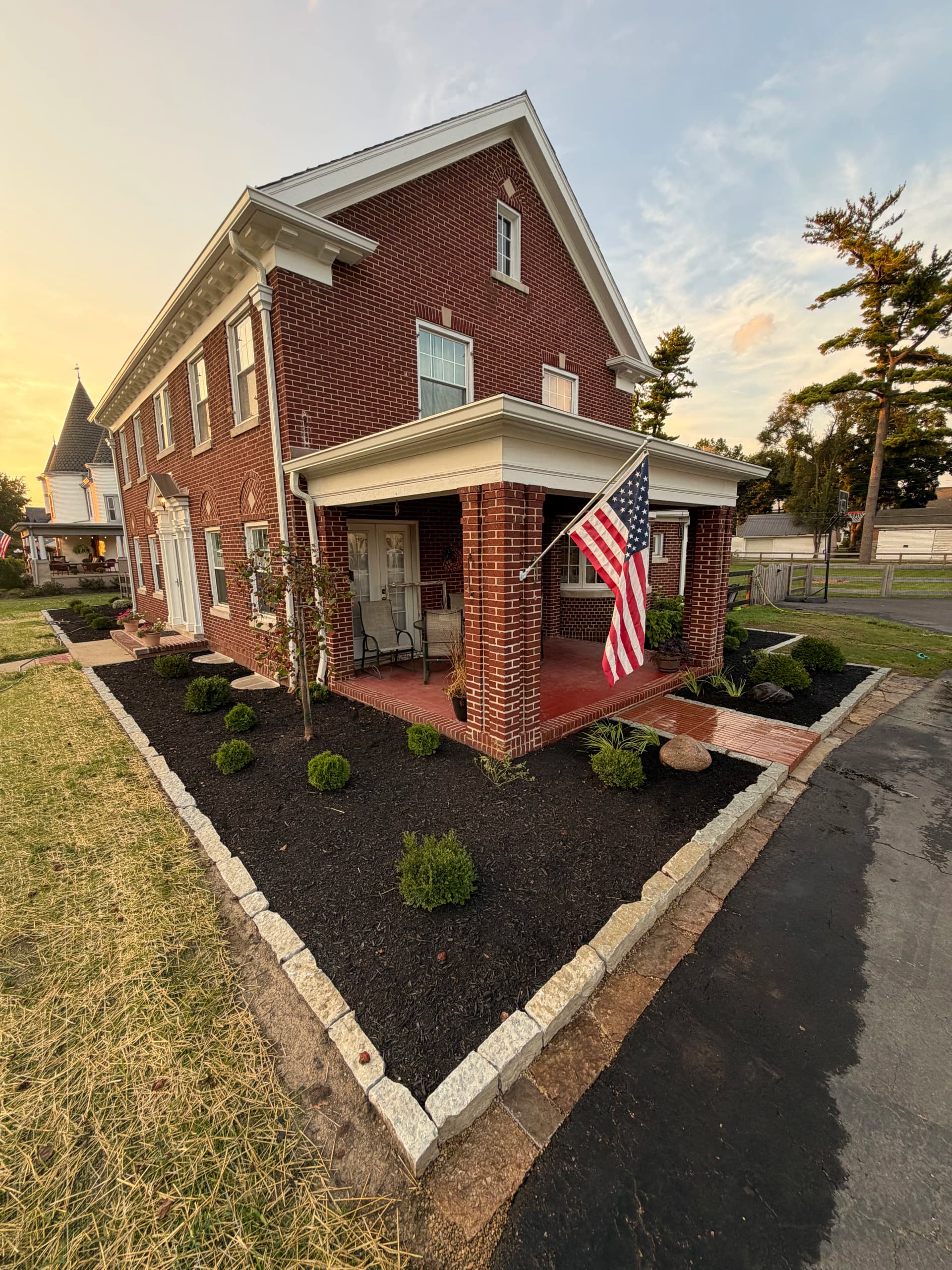 Gallery photos for Fresh Beds and Stone Edging for a Classic Franklin Home: Image #3